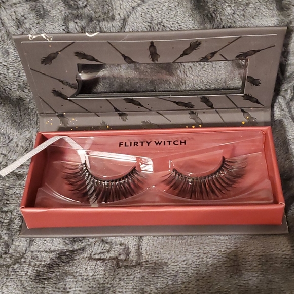 Hocus Pocus x ColourPop Sarah False Lashes - Picture 2 of 3